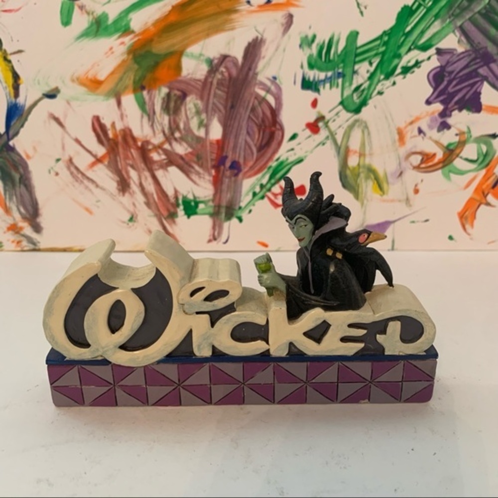 Walt Disney Showcase collection Wicked Maleficent
Enesco